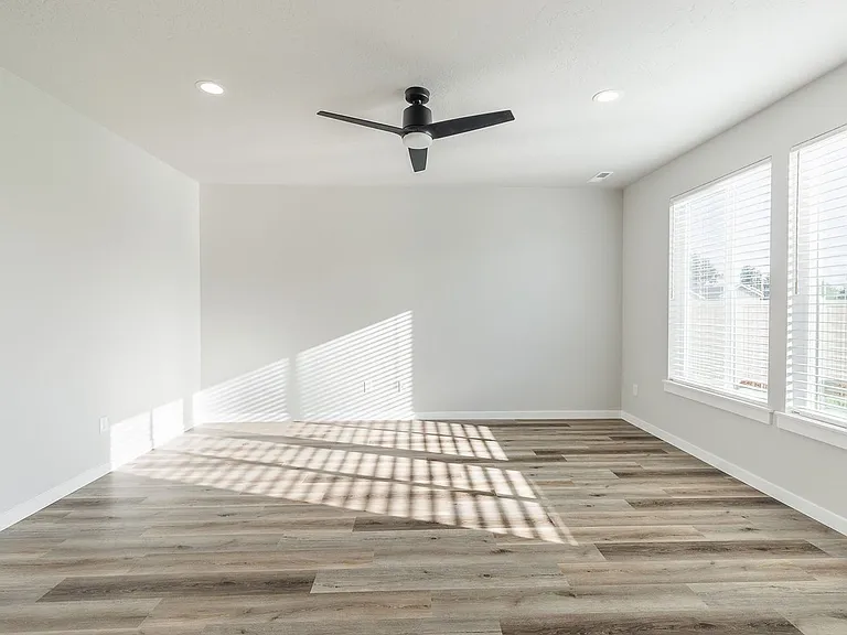 2640 N Silver Wolf Ave — Photo 9