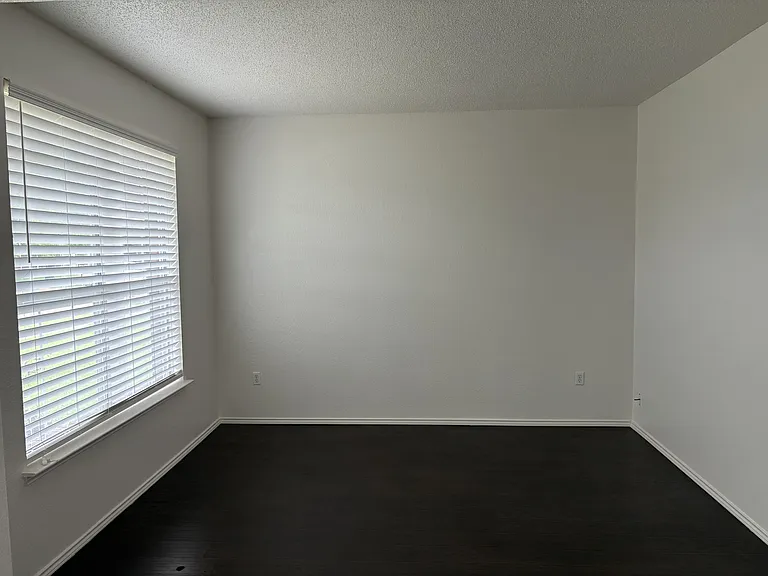 1415 Vanderbilt Ln — Photo 6
