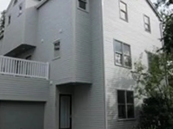 121 River St #B, Newton, MA 02465
