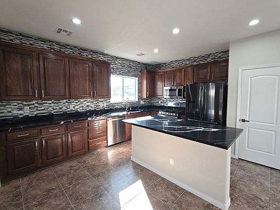 3rd image of 9102 W Brilliant Prairie Ct