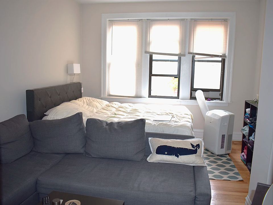 1st image of 837 W Cornelia Ave APT 2N