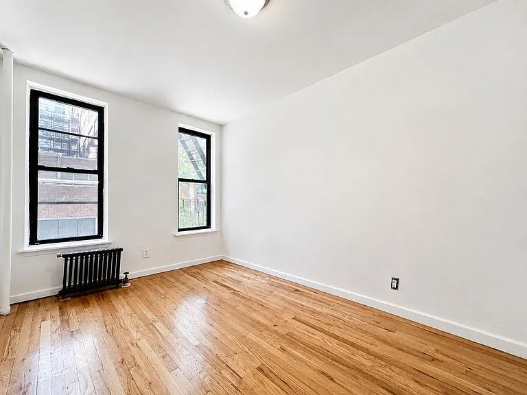 401 E 68th St #2E — Photo 3