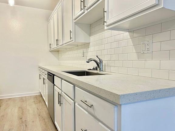 3rd image of 5335 Yarmouth Ave #Db9b7afed