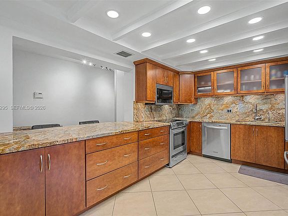 5th image of 13811 SW 26th St