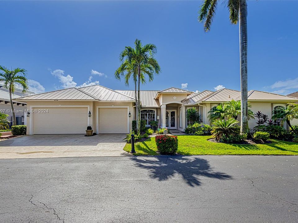 1st image of 8294 SE Lagoon Dr