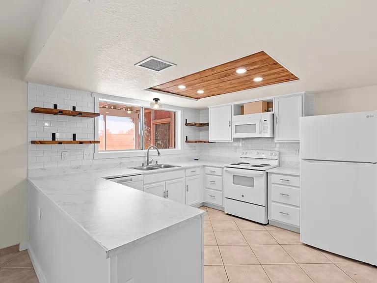 280 S Atlanta Dr — Photo 11