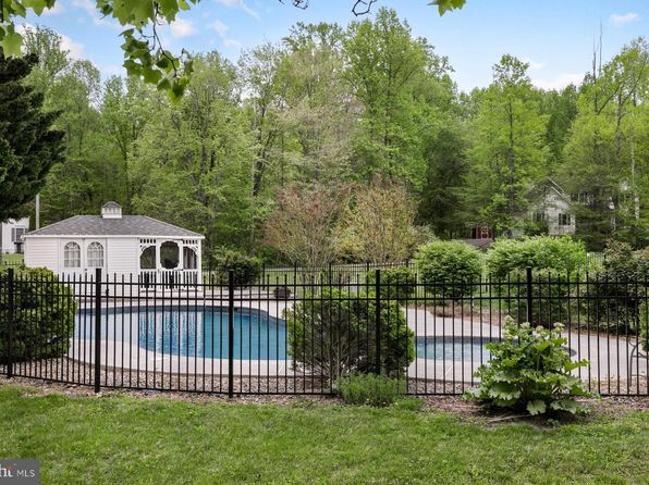 9563 Elihu Hill Rd, Marshall, VA 20115