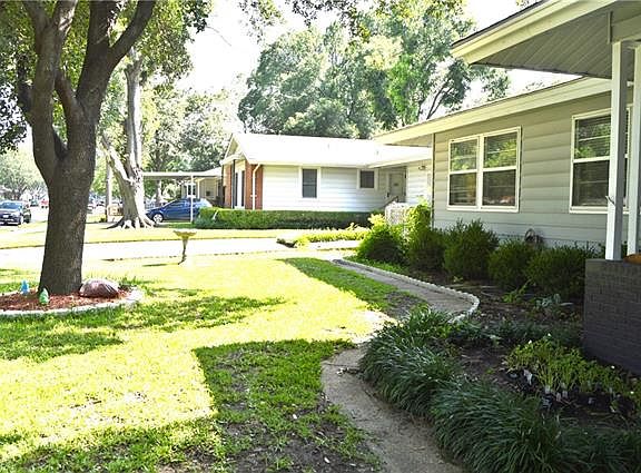 3rd image of 1549 Hilltop Dr