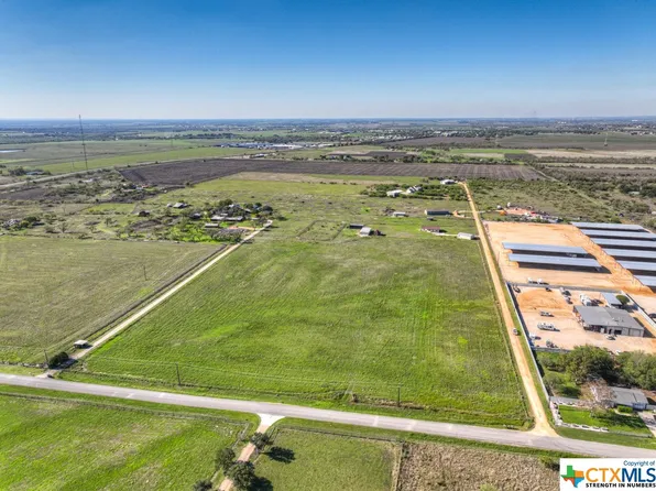 550 Hard Luck Rd, Marion, TX 78124