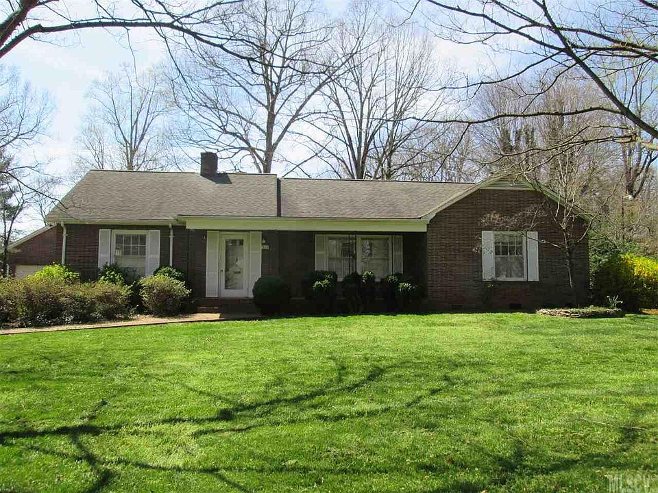 1st image of 315 Woodsway Ln NW