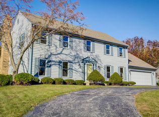 3104 Kisdon Hill Dr, Waukesha, WI 53188