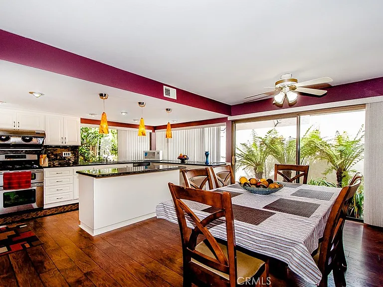 24 Cypress Tree Ln — Photo 8