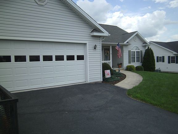 2nd image of 250 Harper St