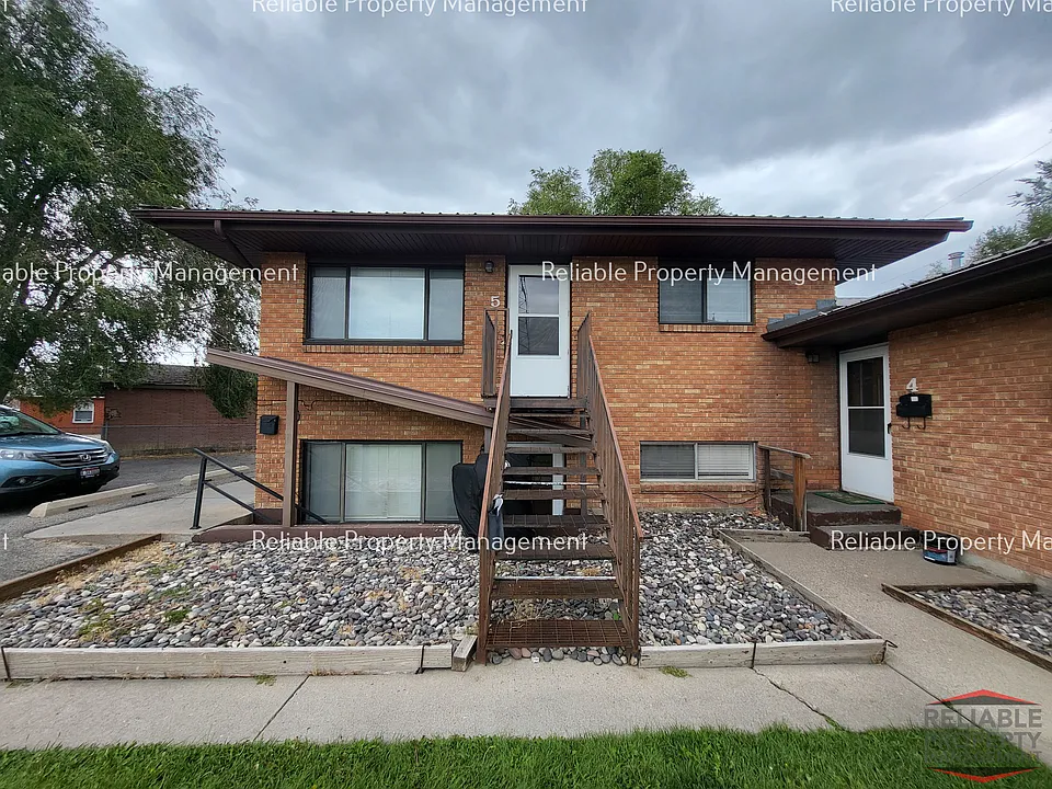 467 W Pacific St #5
