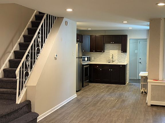2nd image of 4628 Unruh Ave