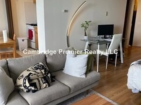 872 Massachusetts Ave APT 611, Cambridge, MA 02139