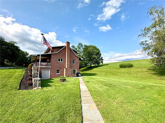 2nd image of 424 Owl Hollow Rd