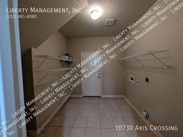 10730 Axis Xing — Photo 11
