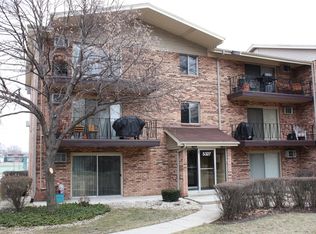 5345 Waterbury Dr APT 104, Crestwood, IL 60445