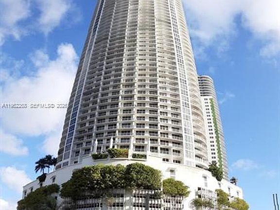 2nd image of 1750 N Bayshore Dr APT 5401