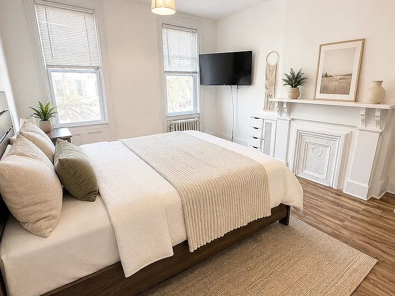 1136 Hancock St #3R — Photo 9