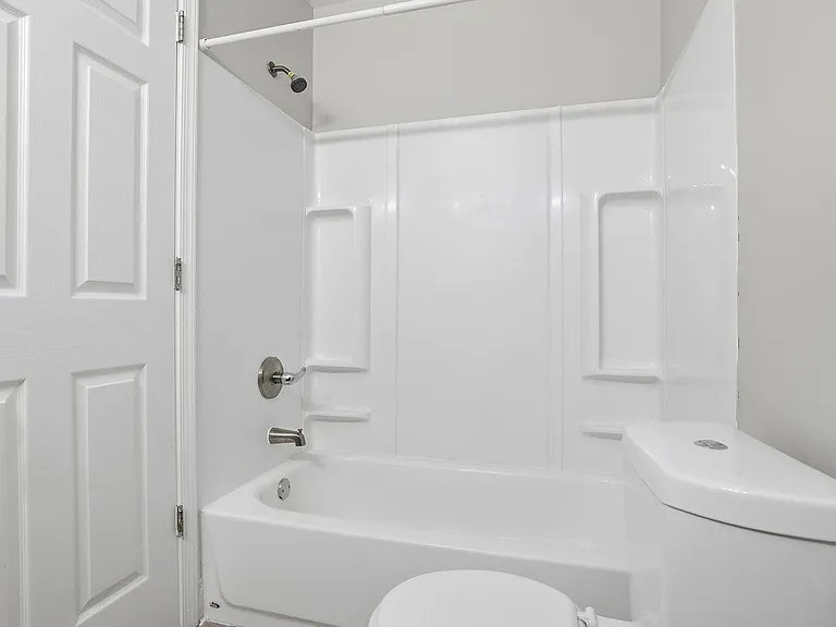 Waters Edge Apartments — Photo 20
