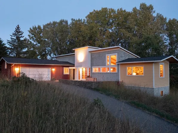 6 Robb Farm Rd, North Oaks, MN 55127