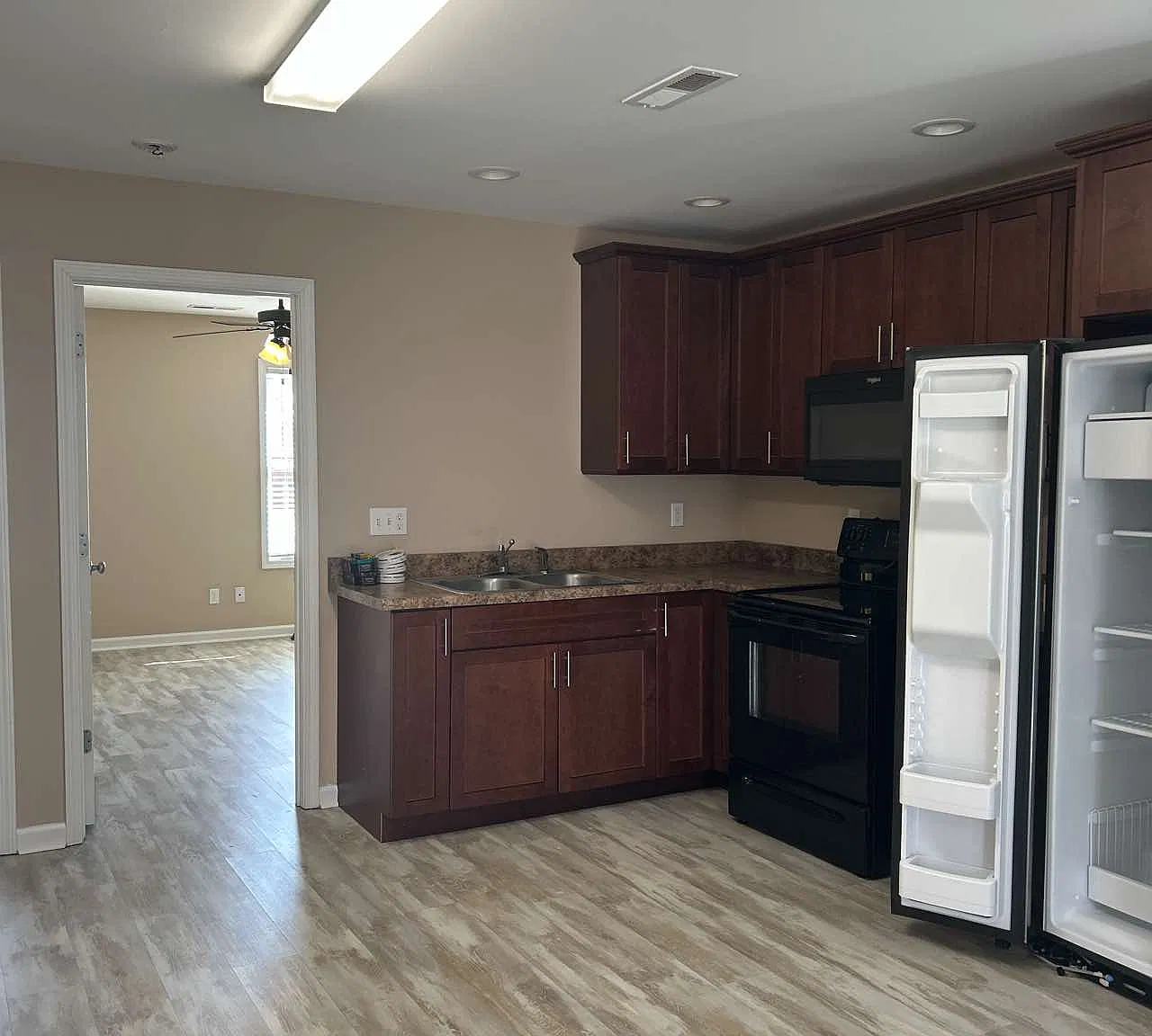 2 bed, 1000 sqft, $900 — Photo 4