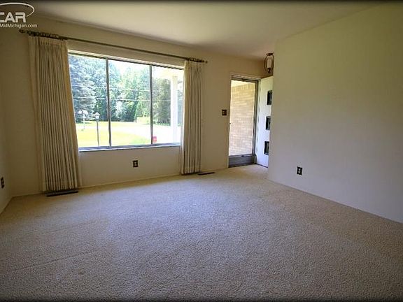 4th image of 1055 Pinecrest Ln