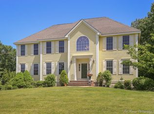 4 Hemlock Ln, Groveland, MA 01834