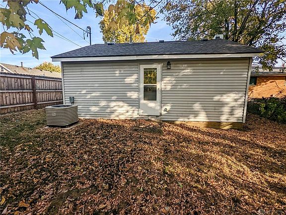 3rd image of 2146 Blake Ave