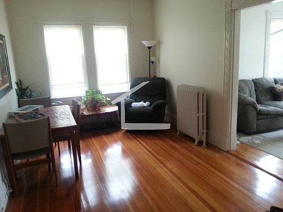 3rd image of 93 Hobart St #002