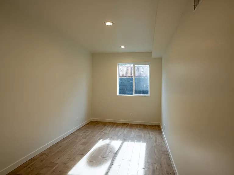 6734 Tampa Ave — Photo 16