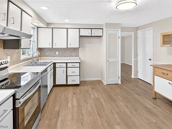 4th image of 960 Red Oak Cir