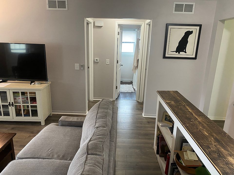 1st image of 2818 Stoneleigh Dr