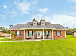 209 Pelican Dr, Raceland, LA 70394