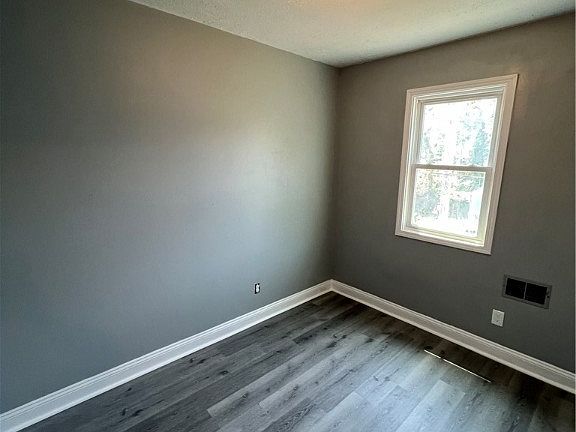 3rd image of 10802 Hampden Ave