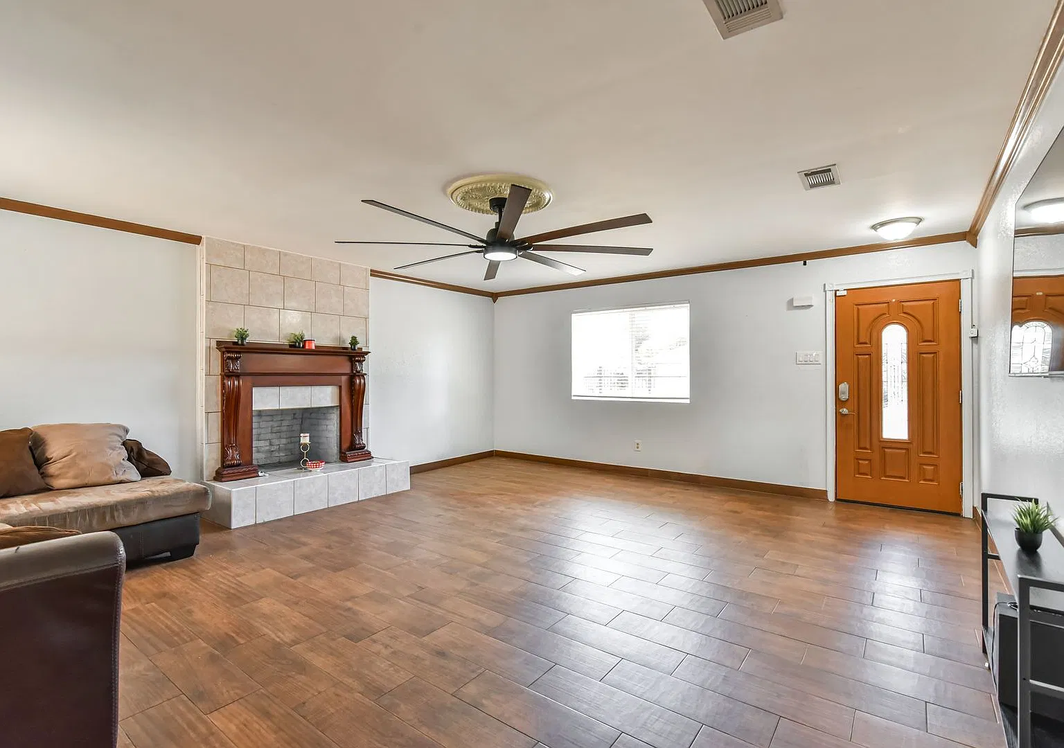 A Home with a Jacuzzi, Sunroom, and Space to Unwind — Photo 4
