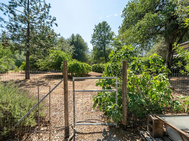 17659 Melwood Ln — Photo 59