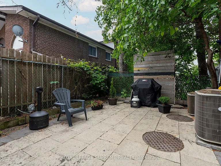 6127 Steeles Ave W — Photo 19