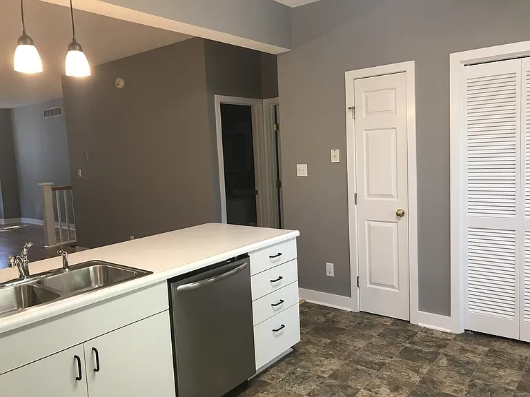 351 S Madison St — Photo 33