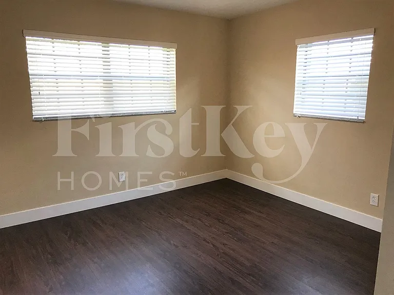 1420 NW 176th Ter — Photo 20