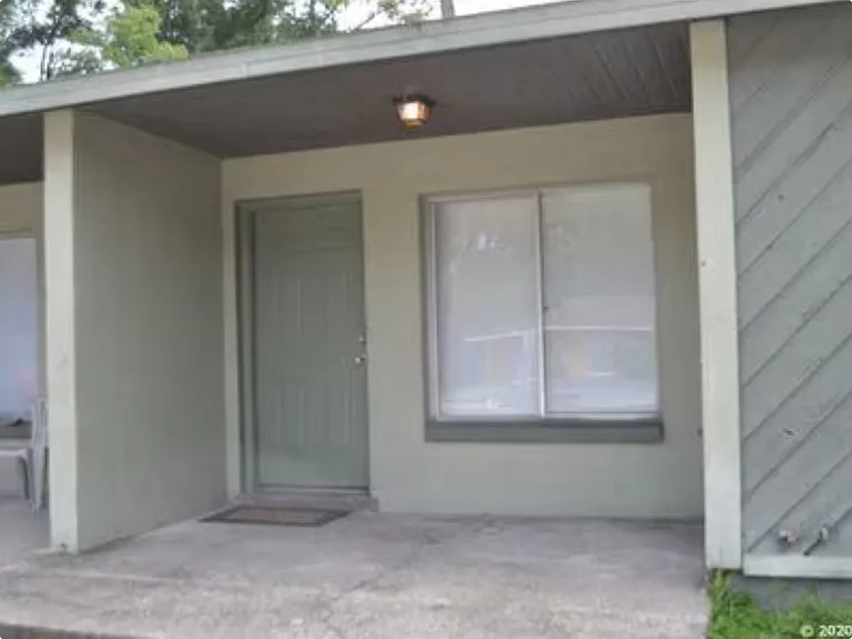 827 SW 64th Ter #A — Photo 2