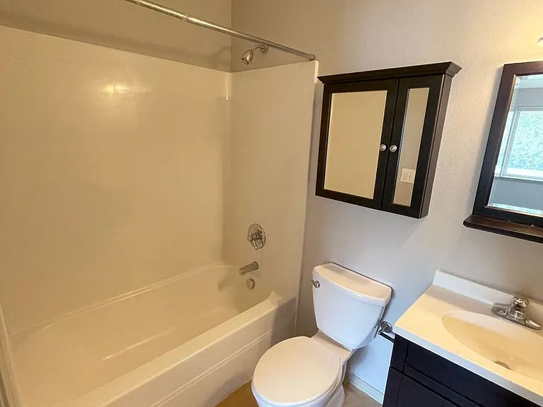 5011 N Syracuse St #B — Photo 18