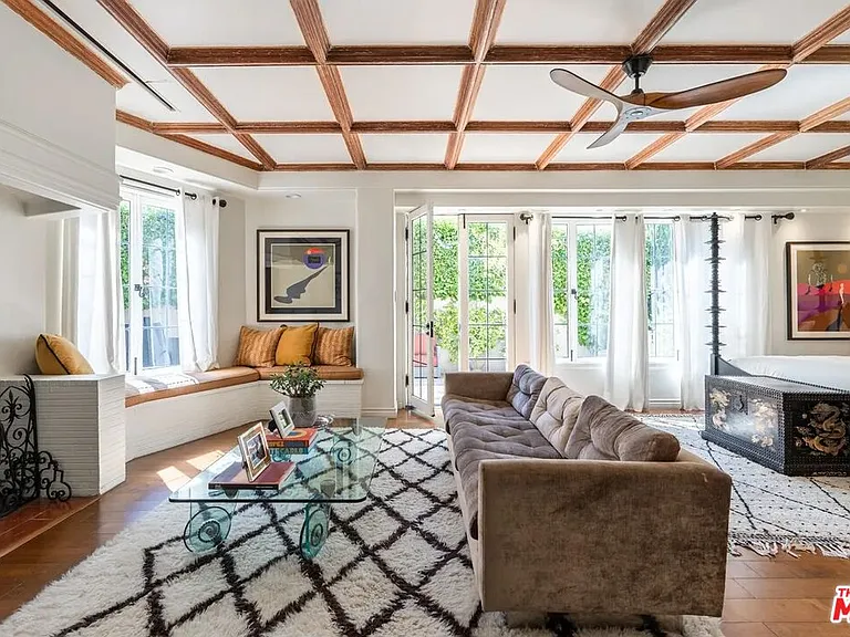 3351 N Knoll Dr — Photo 20
