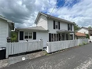 42 Walnut Ave photo 1