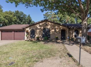 316 Cooper Dr, Hurst, TX 76053