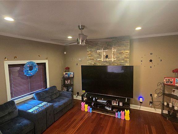 4th image of 1003 Spring St