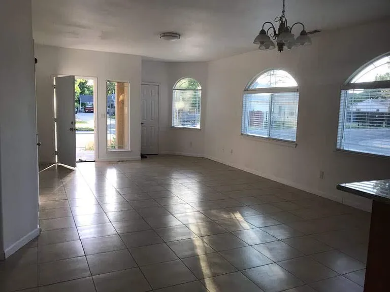 5637 Belleview Ave — Photo 8