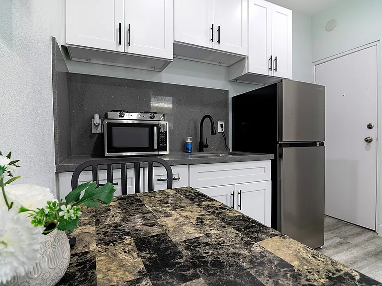 Michigan Avenue Apartments — Photo 41
